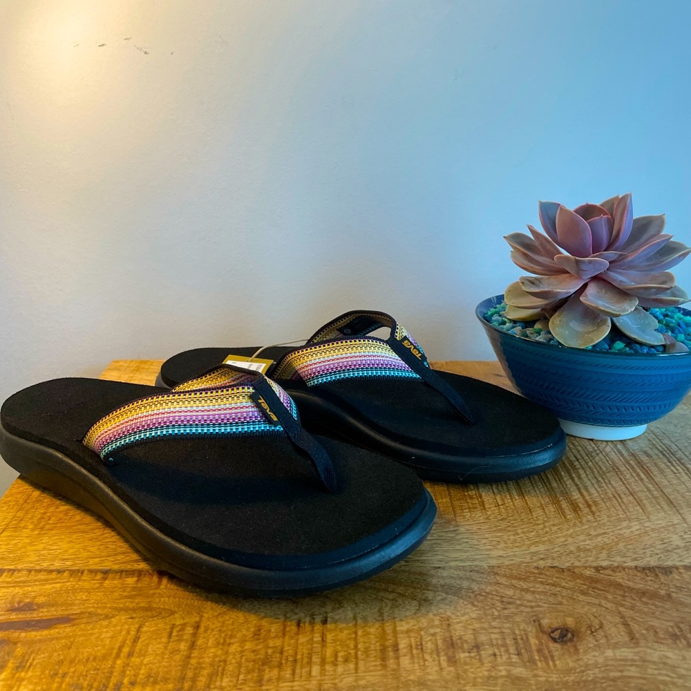 Teva new in box Women’s Voya flip flop in antiguous black, multi-color straps.